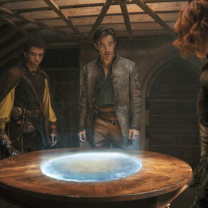 Dungeons & Dragons: Honor Among Thieves. Chris Pine, Michelle Rodriguez, Justice Smith og Sophia Lillis i 'Dungeons and Dragons: Honor Among Thieves'. Filmanmeldelse: Dungeons and Dragons: Honor Among Thieves. Find anmeldelsen på filmpuls.dk