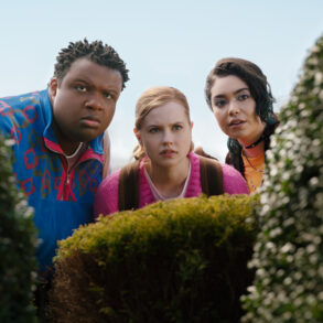 Jaquel Spivey plays Damian, Angourie Rice plays Cady and Auli'i Cravalho plays Janis in Mean Girls from Paramount Pictures. Photo: Jojo Whilden/Paramount © 2023 Paramount Pictures. Læs anmeldelsen på Filmpuls.dk