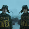 Robert Pattinson i 'Mickey 17'. Læs filmanmeldelsen på filmpuls.dk.